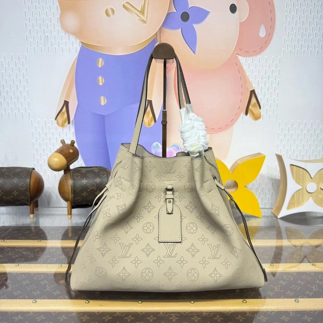 Boundless Tote – Real Leather, 43x33x17cm Spacious Carry-All