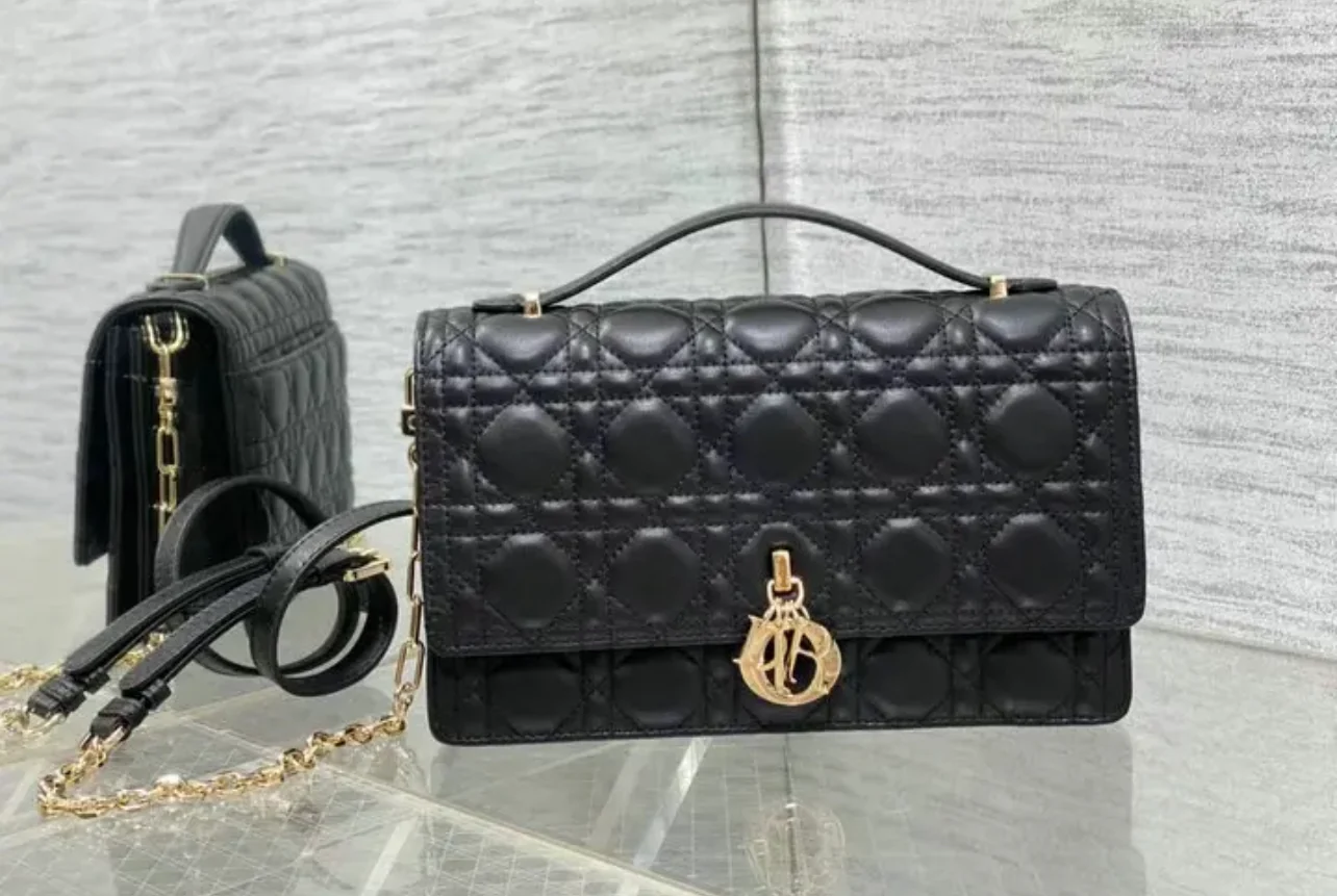 My D Top Handle Bag in Real Leather - 24cm x 15cm x 7cm