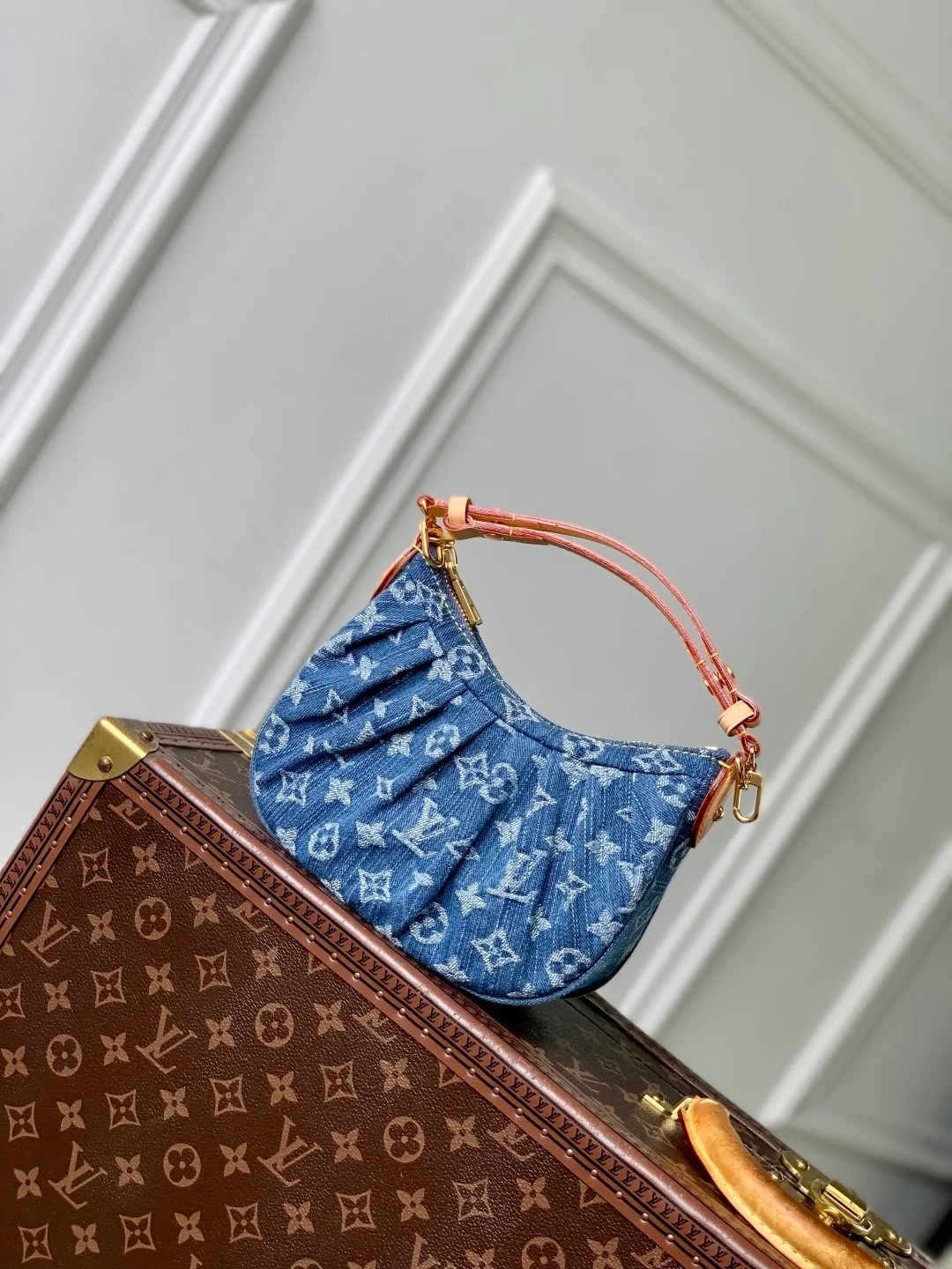 Valley Pochette – Genuine Leather & Denim Crossbody Bag – 21x15x7cm