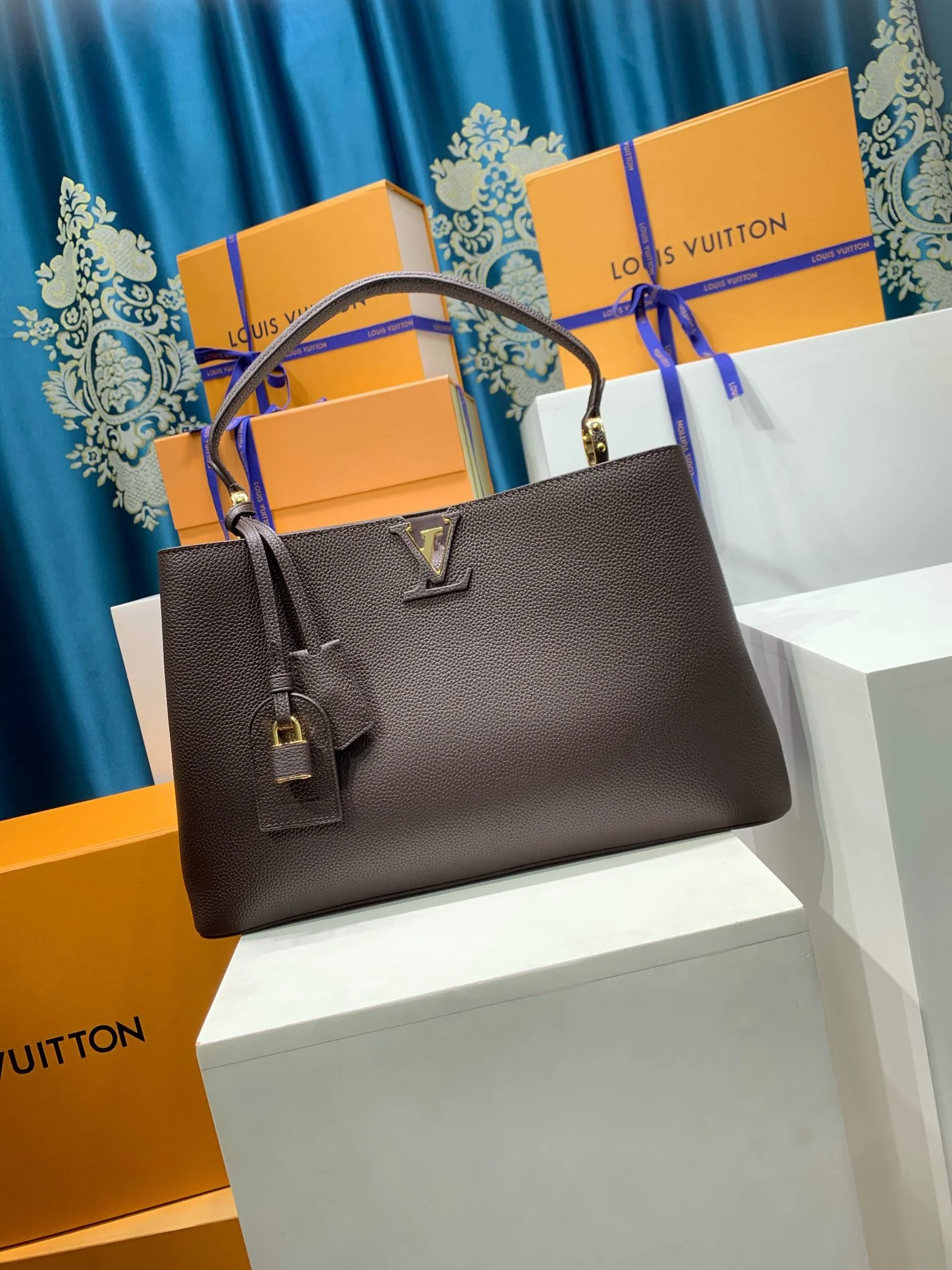 Capucines Leather Tote Bag