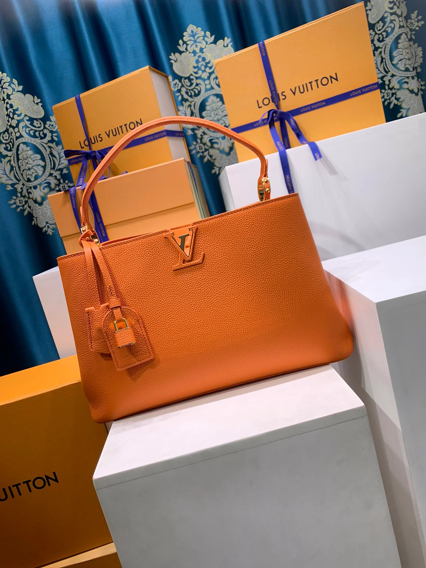 Capucines Leather Tote Bag