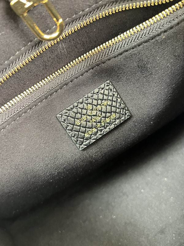 Louis Vuitton Crossbody Bag – Lightweight Canvas & Leather Shoulder Bag for Everyday