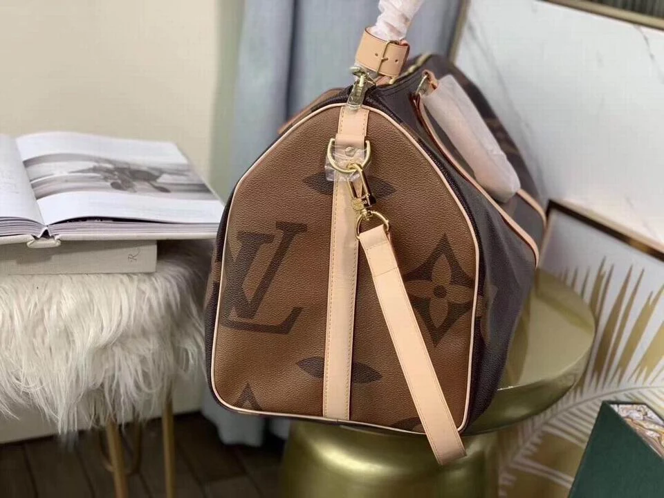 Louis Vuitton Monogram Canvas Travel Bag – Spacious Weekender for Stylish Journeys
