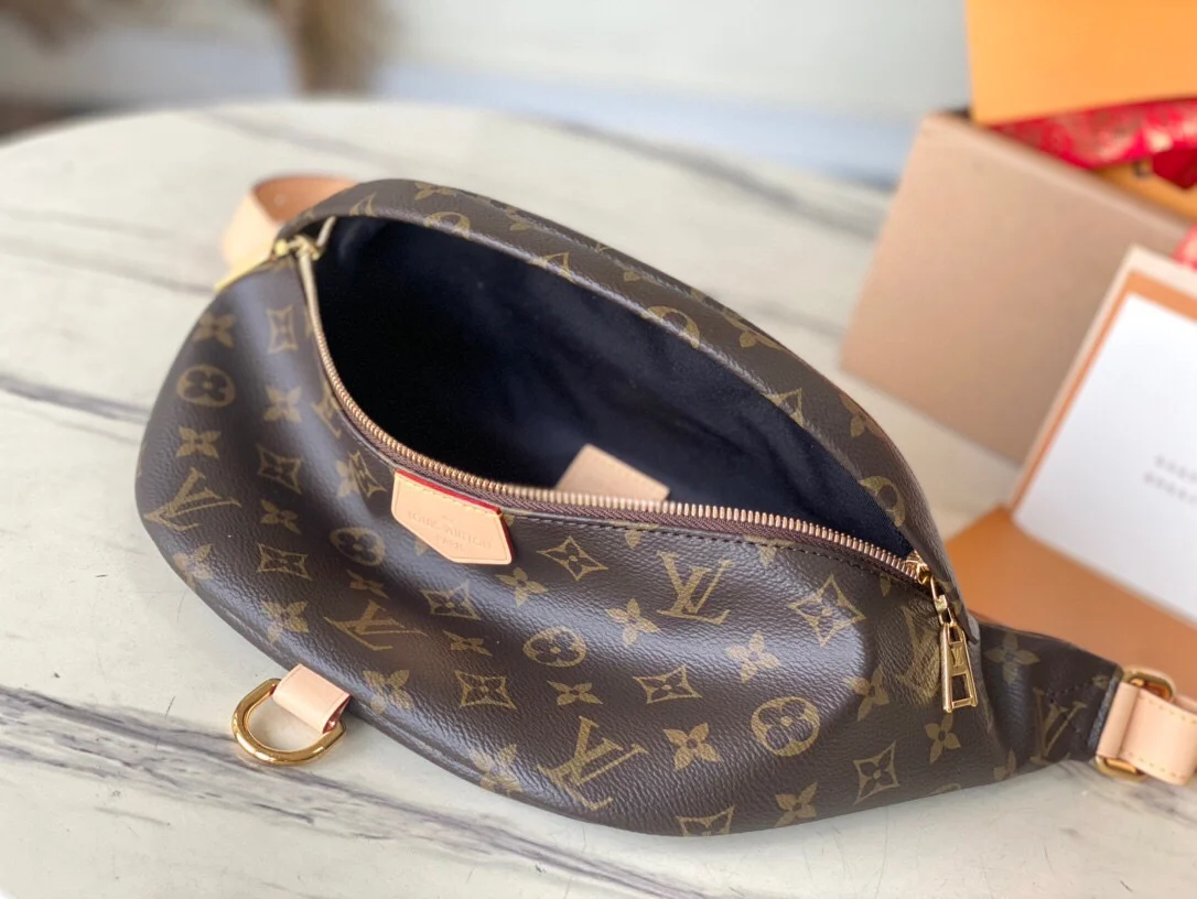 Louis Vuitton Monogram Canvas Pouch - Classic Zip-Around Clutch