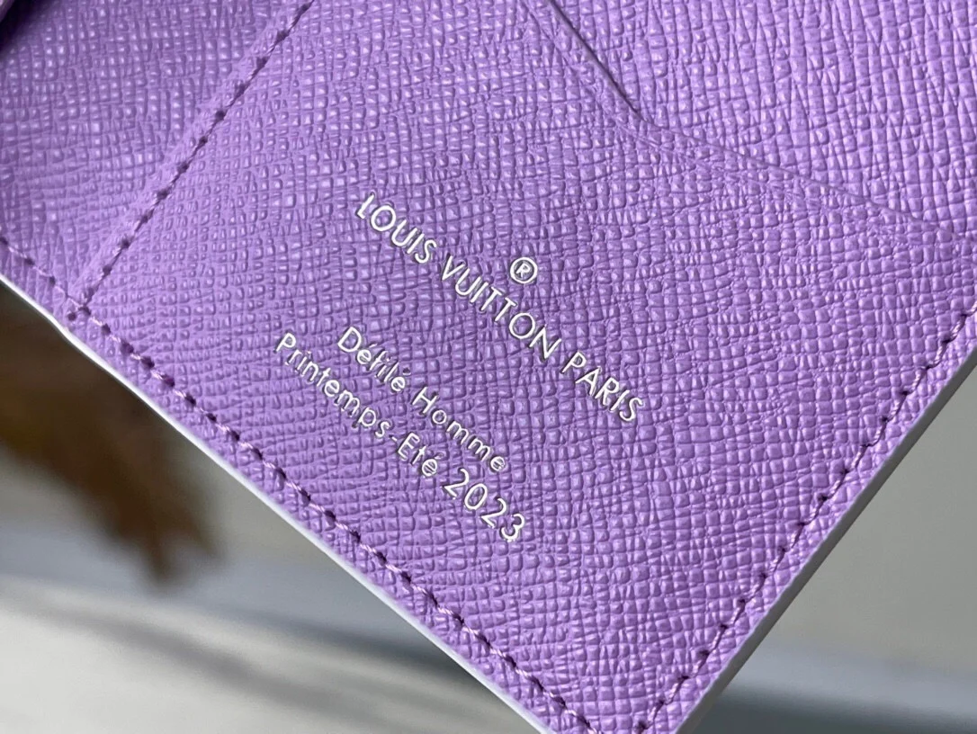 Canvas Wallet with Timeless Design